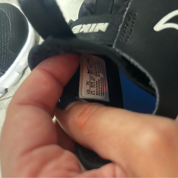 Toddler Nike Flex- size 7 - Picture 2 of 5